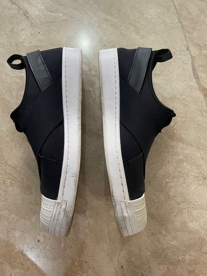 Superstar slip hotsell on on feet