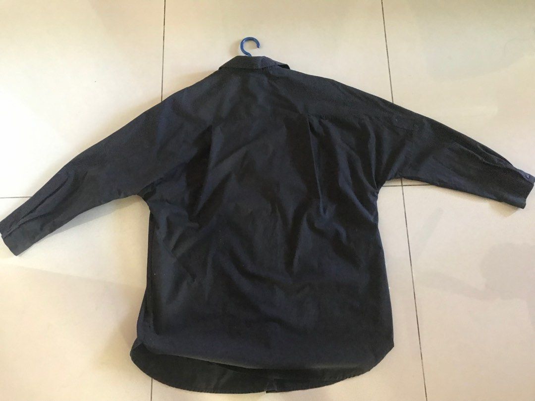 Oversize blouse (Category: Blouses) located in Bentong. Submitted by liuyeelee (Listing ID 1265156708, Image 2). Description: Oversize blouse.