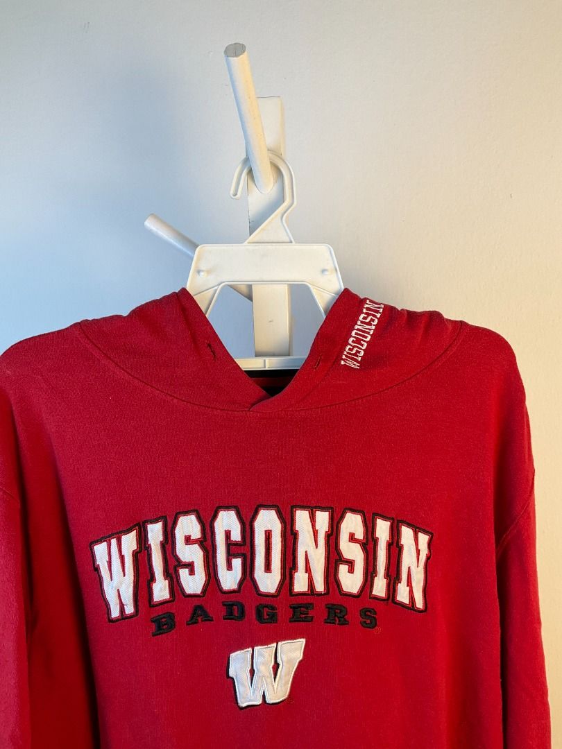 P24L27 WISCONSIN BADGERS Hoodie KY00083 Luxury Apparel on Carousell