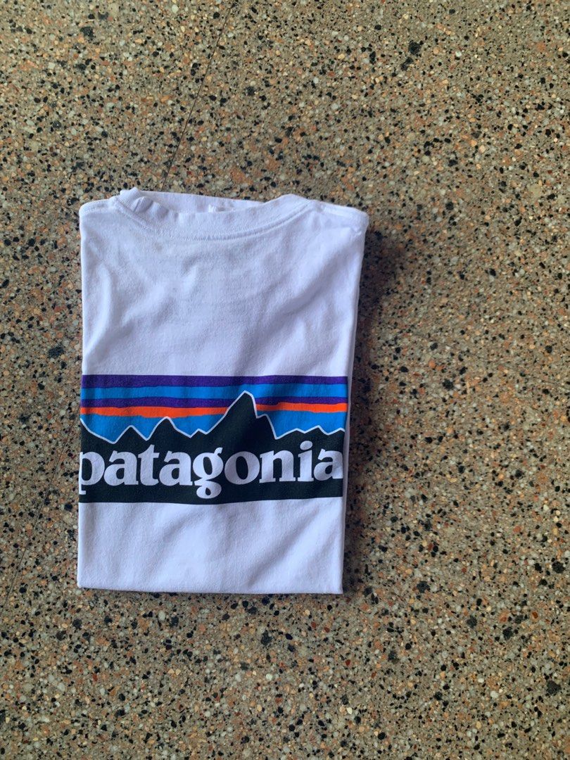 Patagonia original, Fesyen Pria, Pakaian , Atasan di Carousell