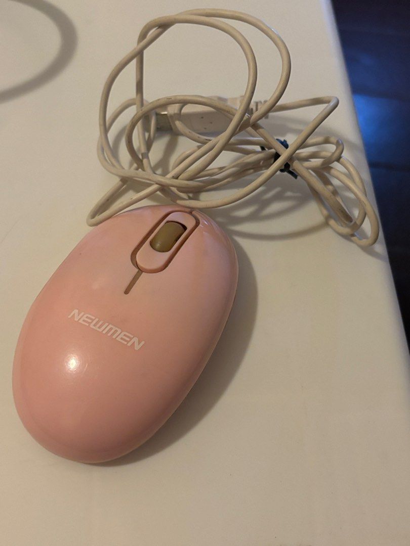 Pink Mouse (Category: Computer Parts) located in Quezon City. Submitted by caryatiddd (Listing ID 1265323322, Image 1). Description: • Fully working • QC pick up location.