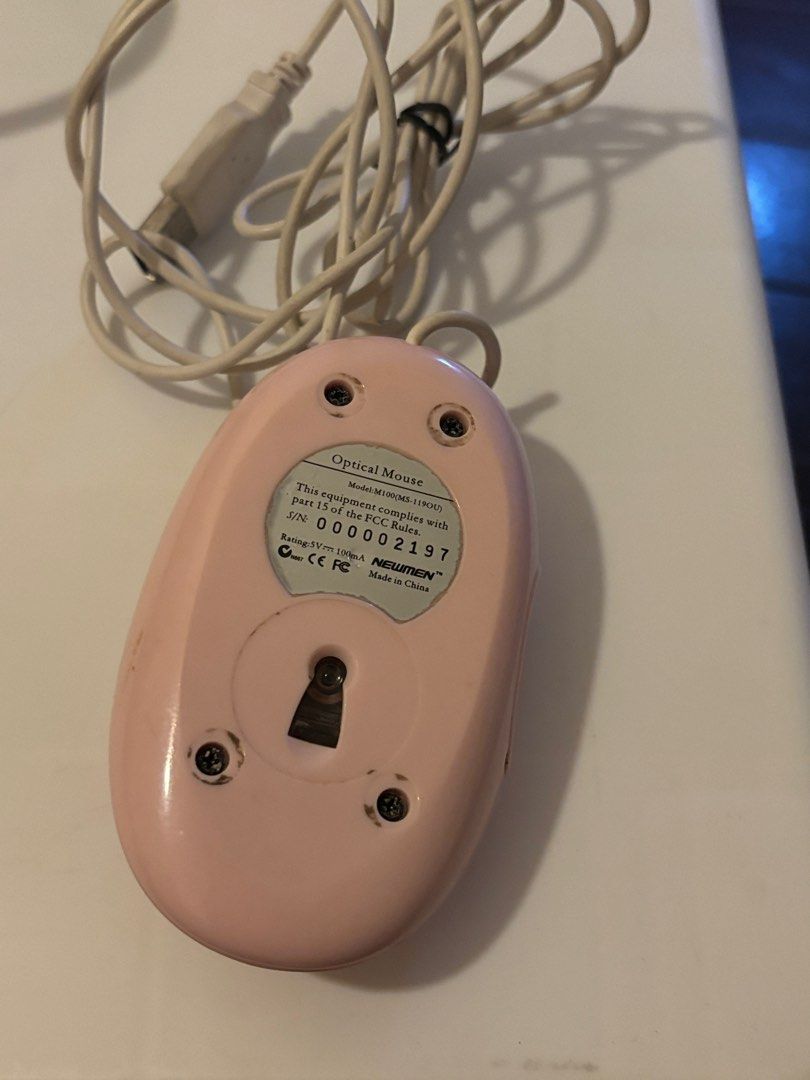 Pink Mouse (Category: Computer Parts) located in Quezon City. Submitted by caryatiddd (Listing ID 1265323322, Image 2). Description: • Fully working • QC pick up location.