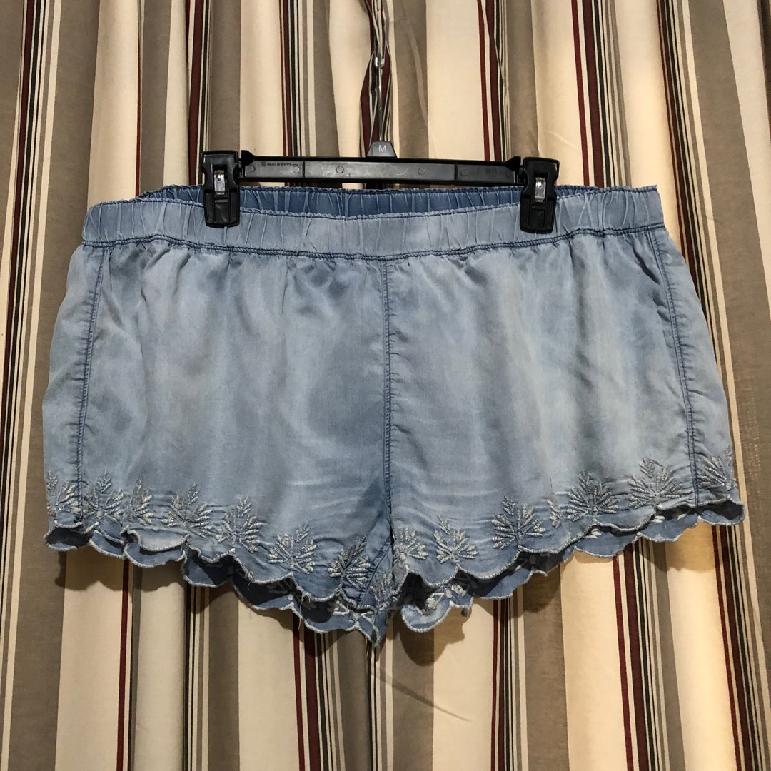Plus Size Mossimo Embroid Hem Shorts 38 40 Women s Fashion