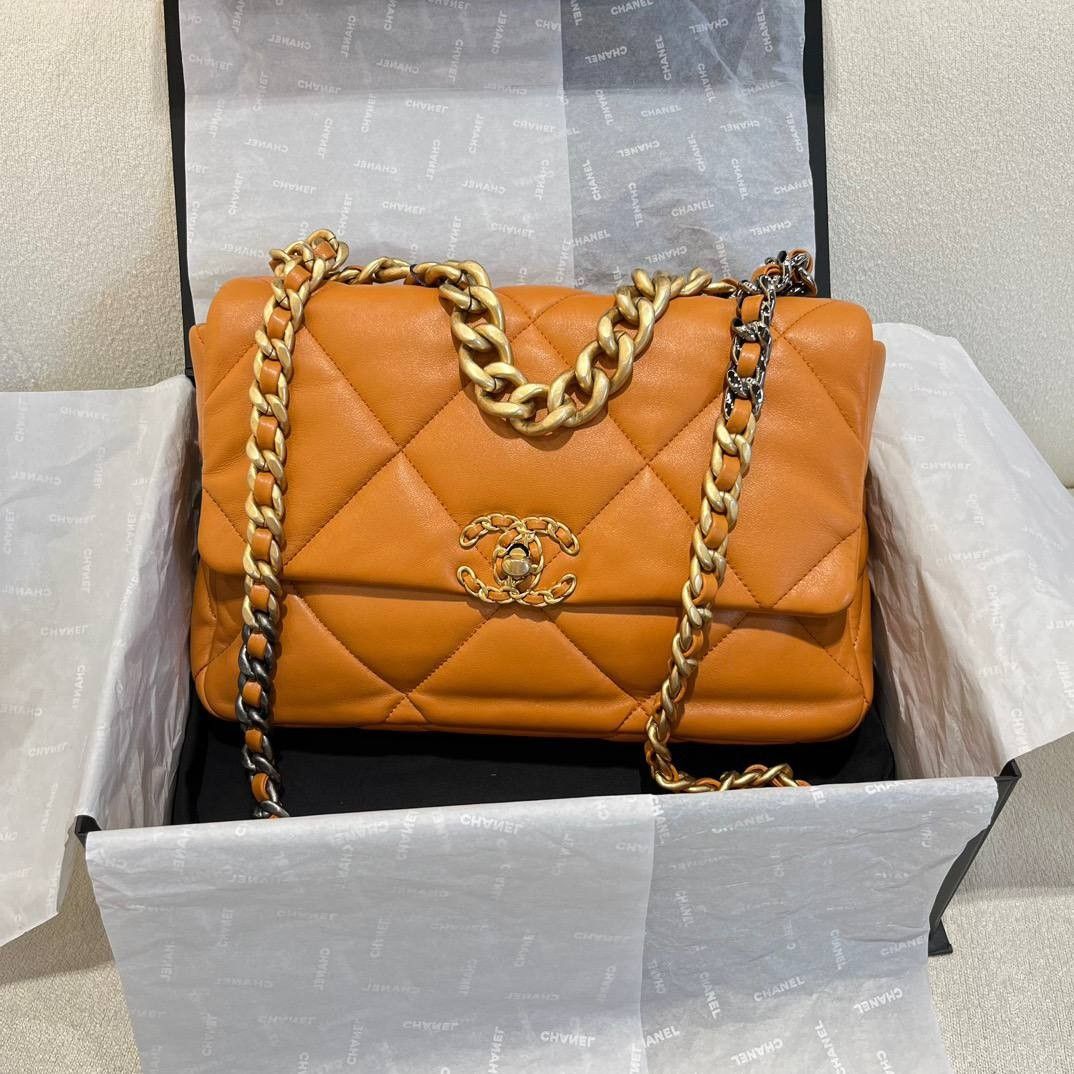PRE-ORDER] Preloved Chanel 19 Medium. Microchip., Luxury, Bags