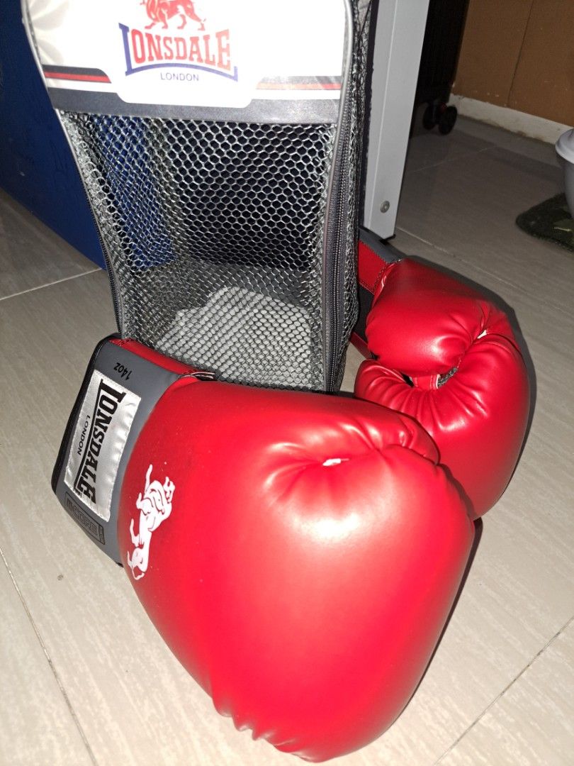 Pro Boxing Gloves 14 oz (very lightly used), Sports Equipment, Exercise