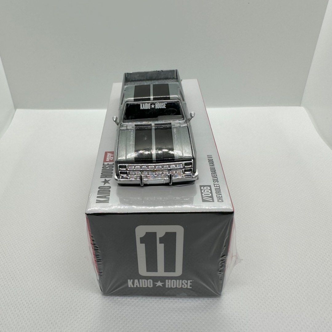SOLD] Kaido House x Mini GT Chevrolet Silverado Kaido V1 Chase
