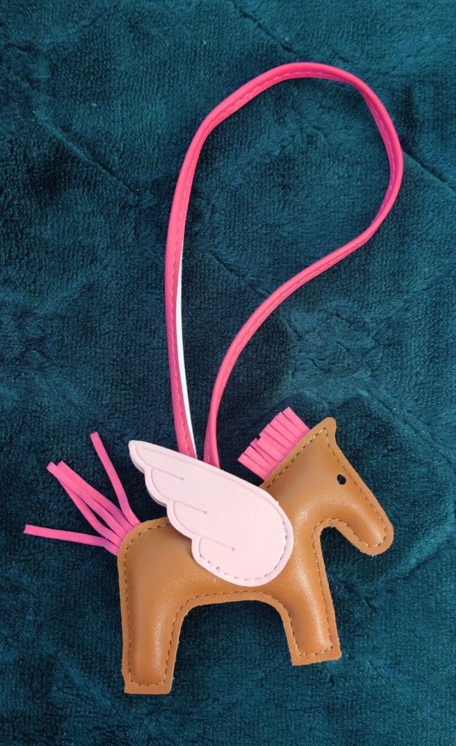 Lv rodeo bag 2025 charm and key holder