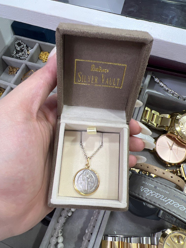 Rustans Silver Vault Jesus Necklace, Women's Fashion, Jewelry