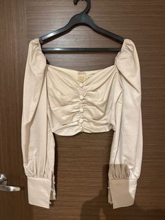 S gorgeous beige cropped top