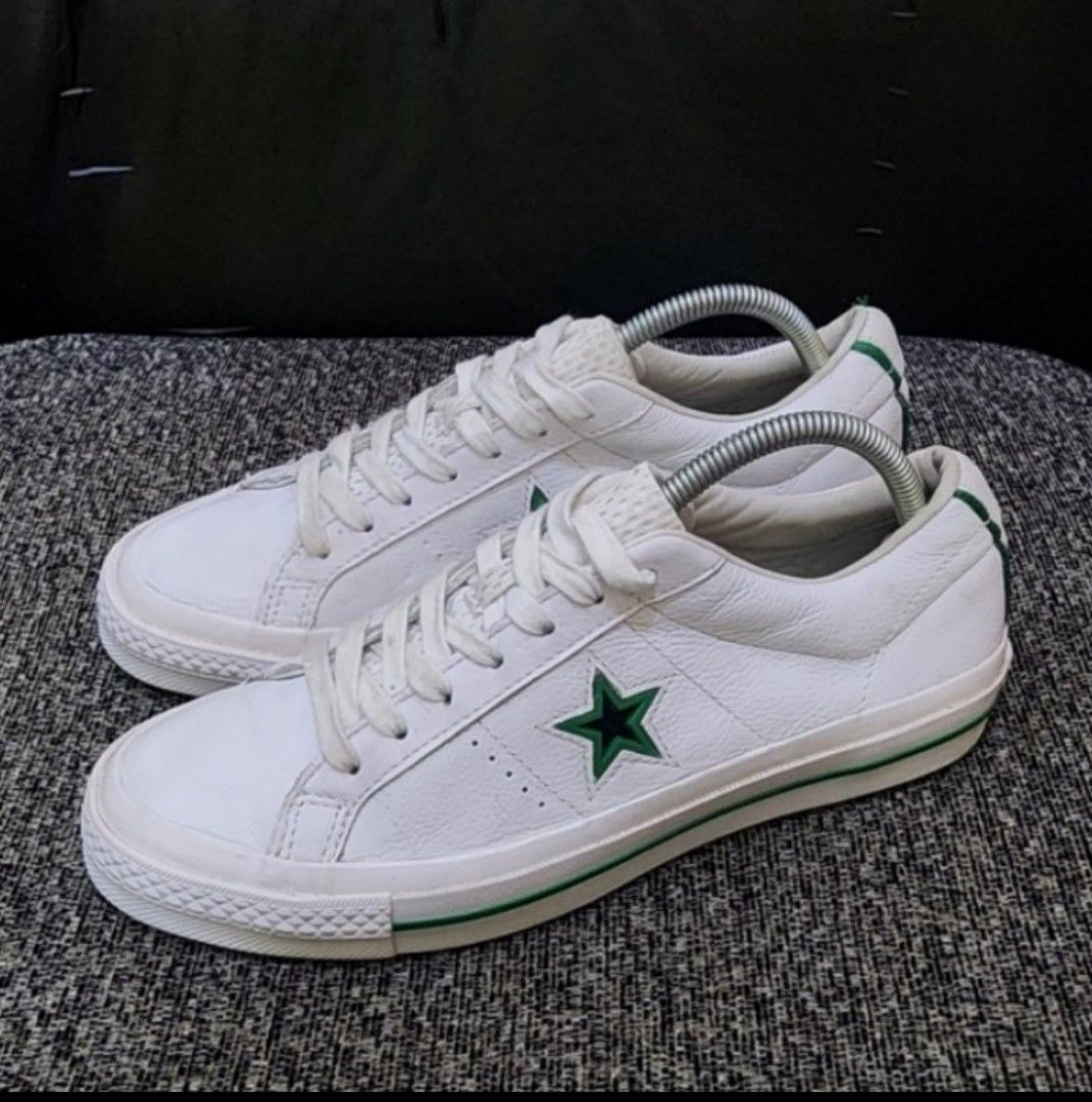 Sepatu sneakers converse on sale