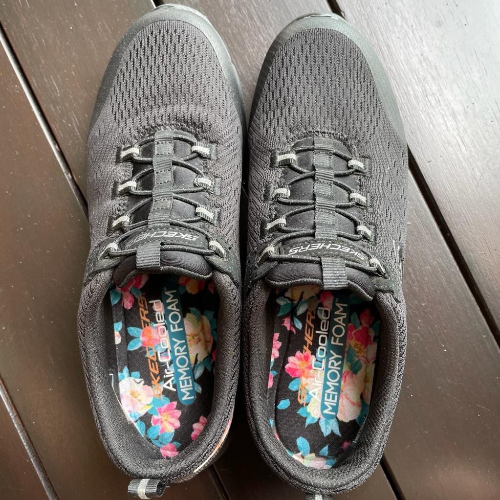 Floral skechers memory foam 2025