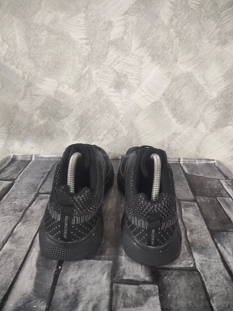 Skechers relaxed fit on sale uk