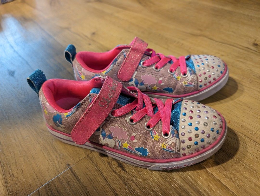 Girls sketchers hot sale size 2