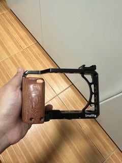 Smallrig Sony A6400 Cage with extra cold shoe mount and wooden grip