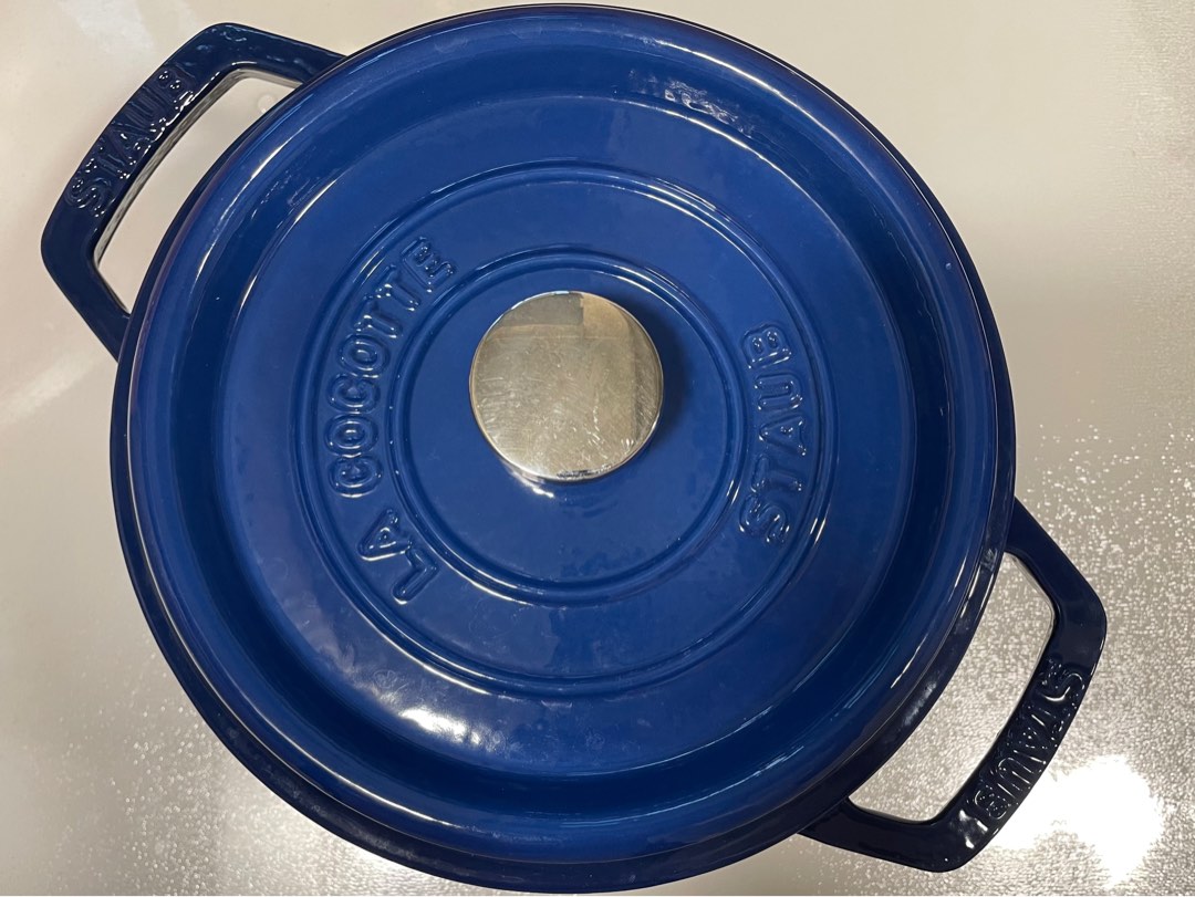 Staub 20cm/2.2L 琺瑯鑄鐵鍋/圓形藍色, 傢俬＆家居, 廚具和餐具, 炊具