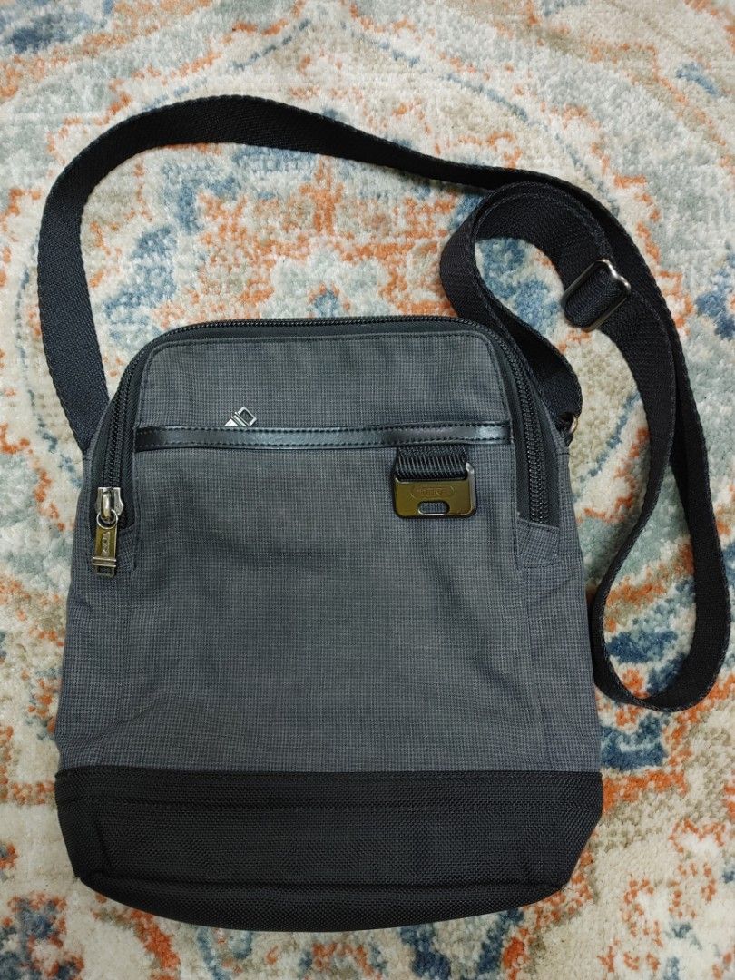 Tumi quincy expansion slim crossbody bag store