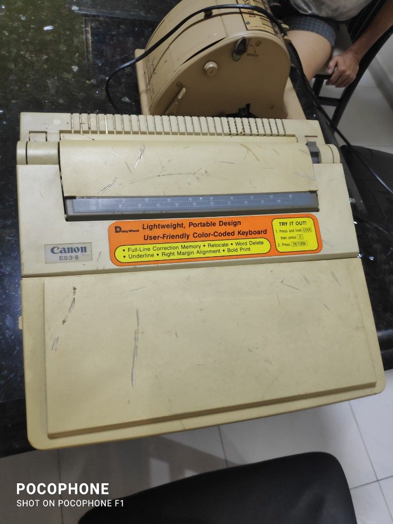 Typewriter (Category: Office & Business Technology) located in Singapore. Submitted by agxej (Listing ID 1265296433, Image 2). Description: .