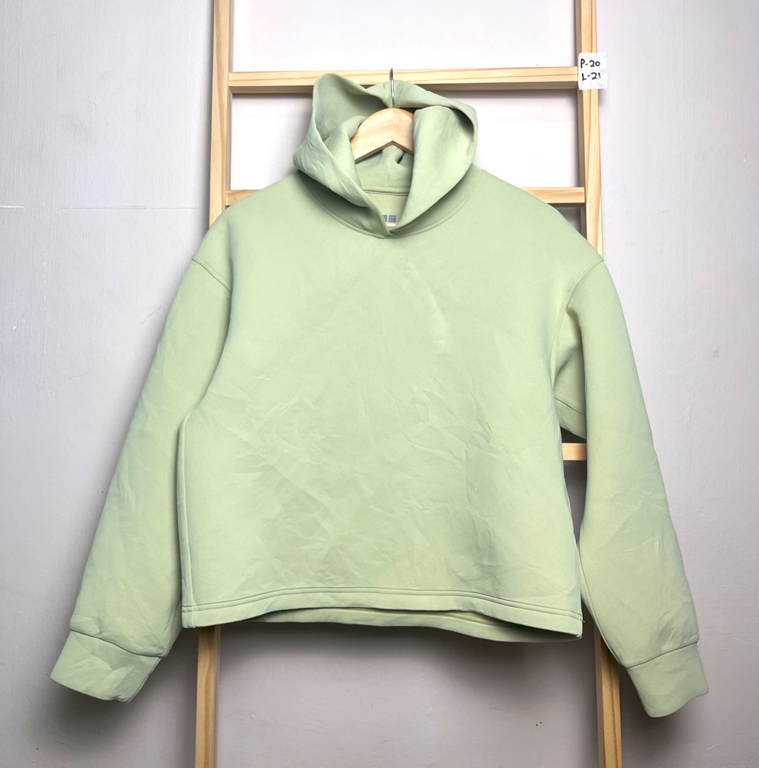 Uniqlo cropped hoodie top