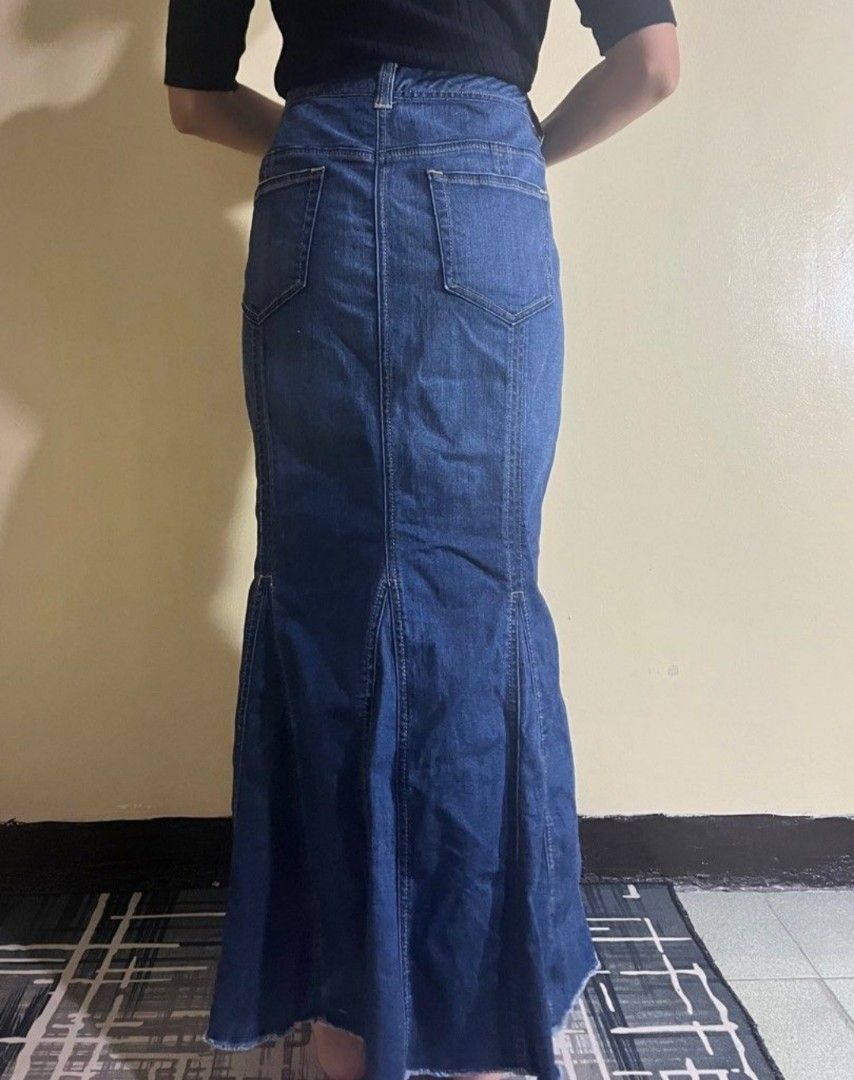 Venezia Long Denim Skirt (Category: Other Bottoms) located in Navotas City. Submitted by bubblyliam (Listing ID 1265221268, Image 3). Description: Long Denim Skirt size 16 on tag laid flat 18 inches sign of usage.