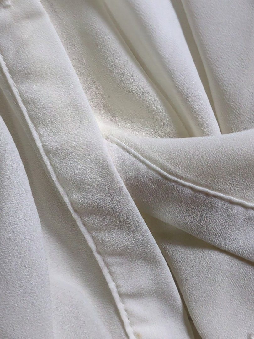 White see-through long sleeves (Category: Longsleeves) located in Quezon City. Submitted by thefictioncollective (Listing ID 1265163042, Image 2). Description: - RFS: Decluttering - Items are slighty used, not abused - Details are indicated on each photo - Color may vary due to lighting - Please manage your expectations - Can fit up XS-M in size 🚚 Mode of Delivery: – Shipping & Delivery will be shouldered by the buyer – Lalamove, Gogo Express 💸