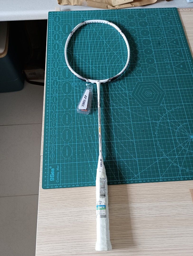 Yonex Voltric E-Tune 70 4UG5