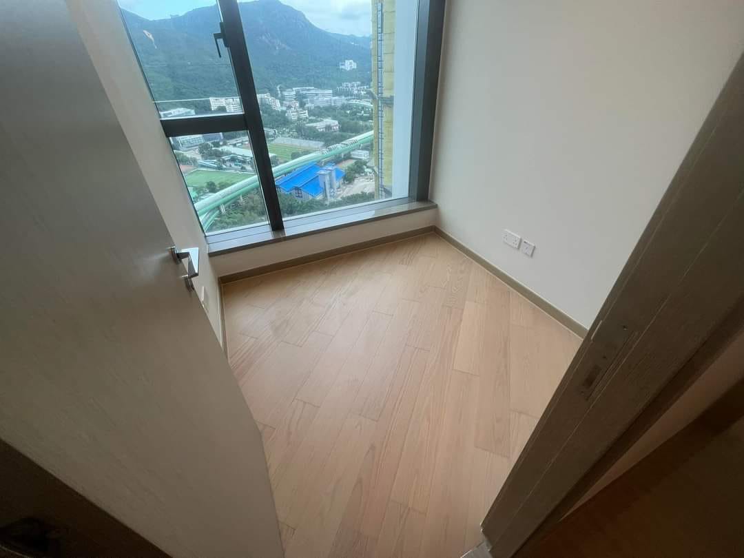 Upper Wong Chuk Hang Station 🚊, Grand Promenade 💎 directly reduced by 30% 🎉  
Direct view of the greenery and central clubhouse 🌳 and the Phase 4 swimming pool scenery 🏊‍♀️  
Three international schools nearby 🏫  
The last railway station property along the Hong Kong Island line ✅63437964016258112