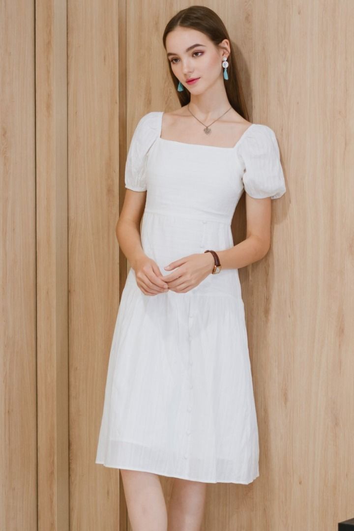 White short store sleeve midi dress
