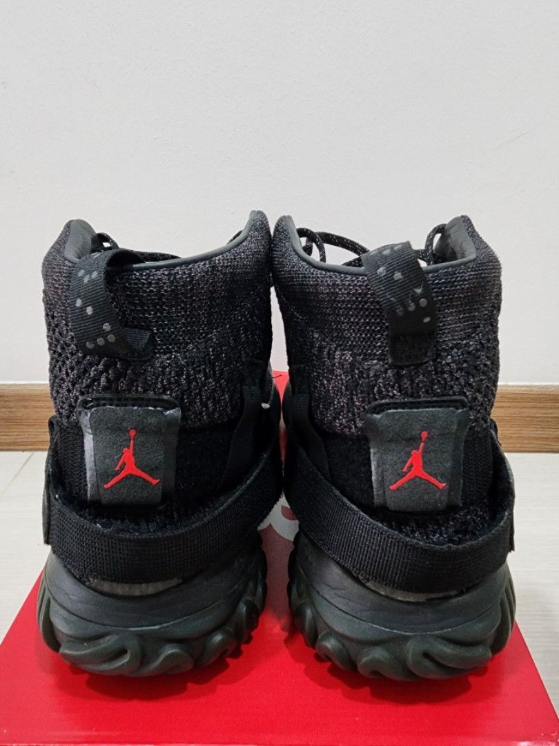 Jordan apex react triple black deals