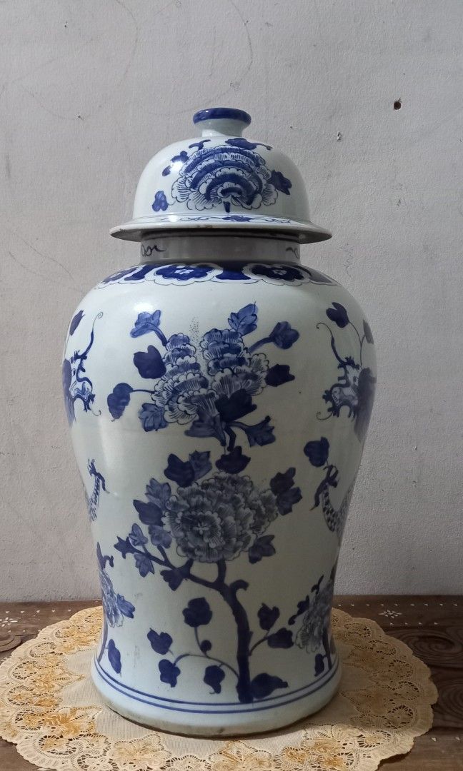 Antique porcelain Jar (Category: Vases & Decorative Bowls) located in Manila. Submitted by porcelain.homedecor (Listing ID 1265415960, Image 2). Description: Antique blue and white porcelain Dragon jar good condition Kindly sent my Inbox if interested.COD.