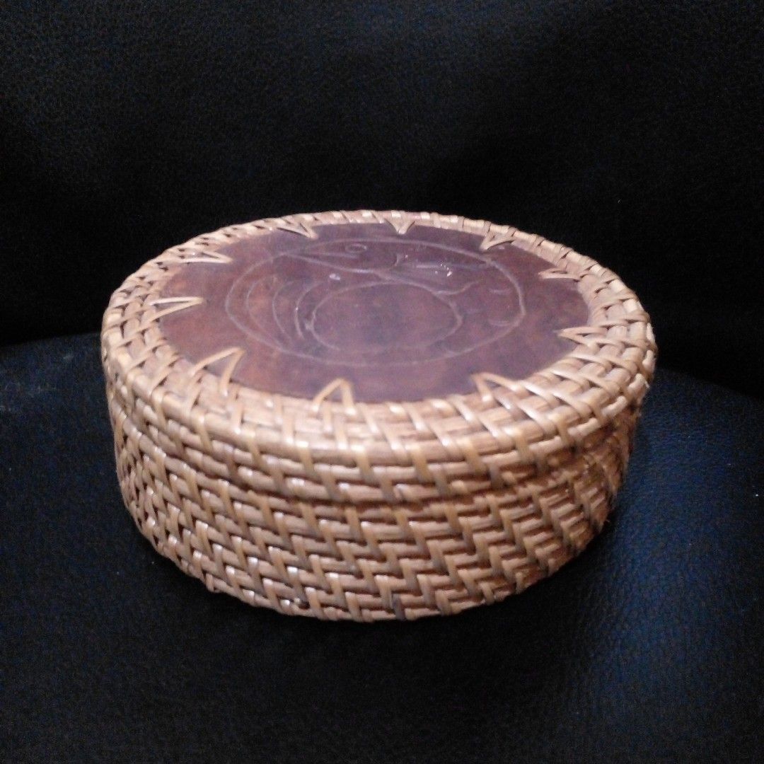 Anyaman rotan etnik, Antik, Lainnya di Carousell