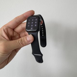 Apple watch series 5 82% battery life