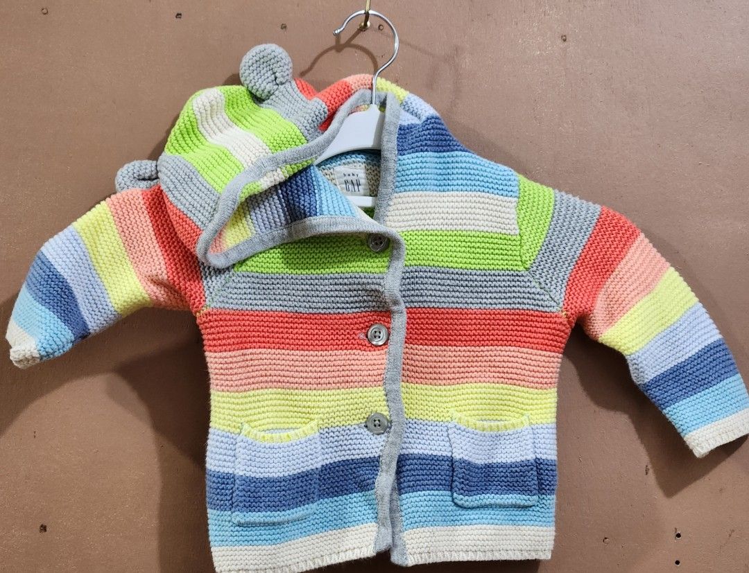 Gap baby rainbow 2025 sweater