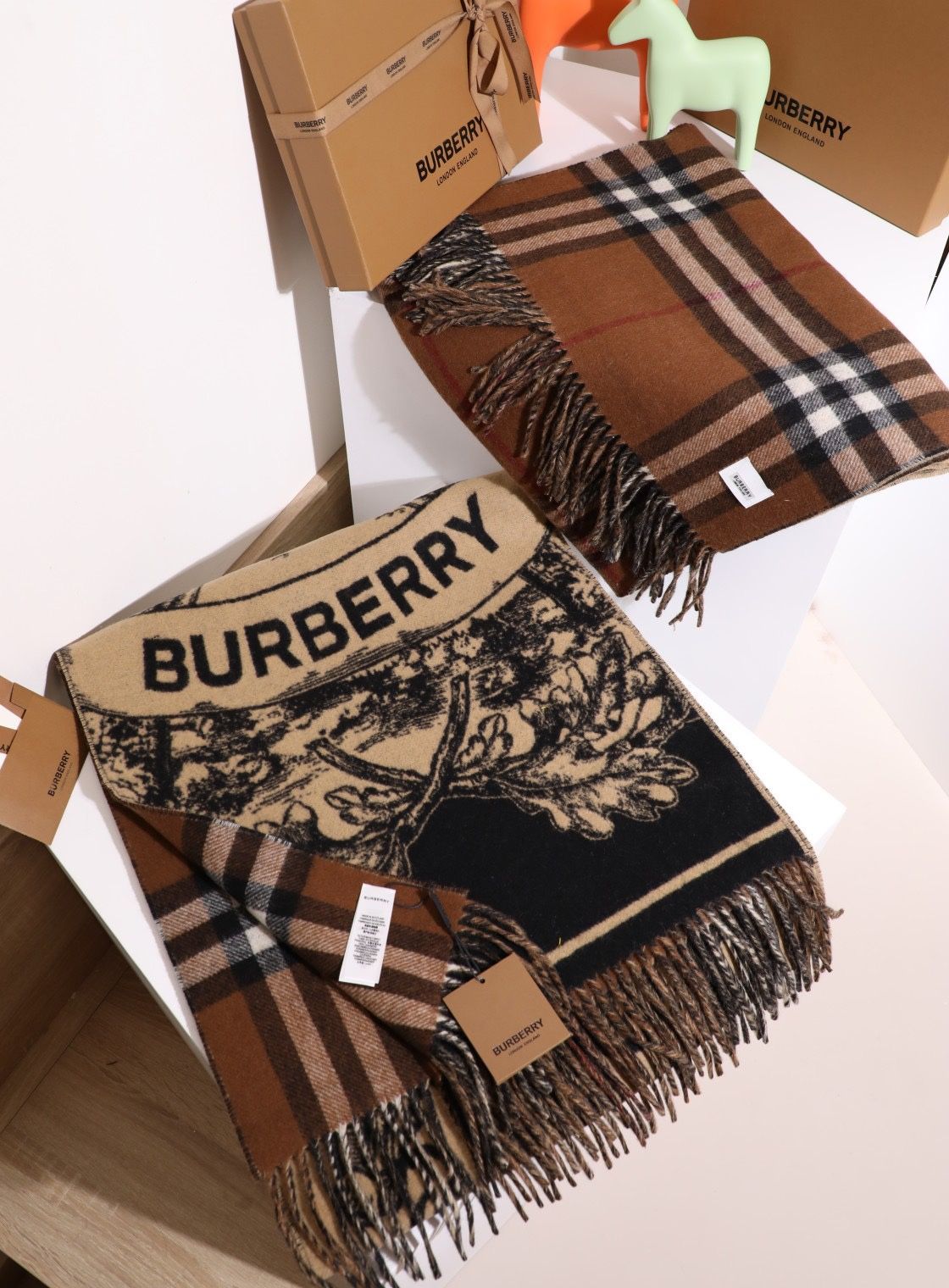 Burberry double sided store scarf