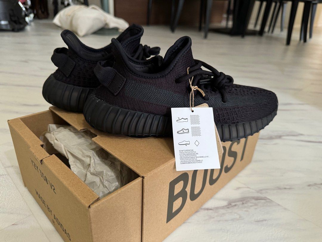 Brand New Yeezy 350 Onyx US6 UK5.5 Men s Fashion Footwear