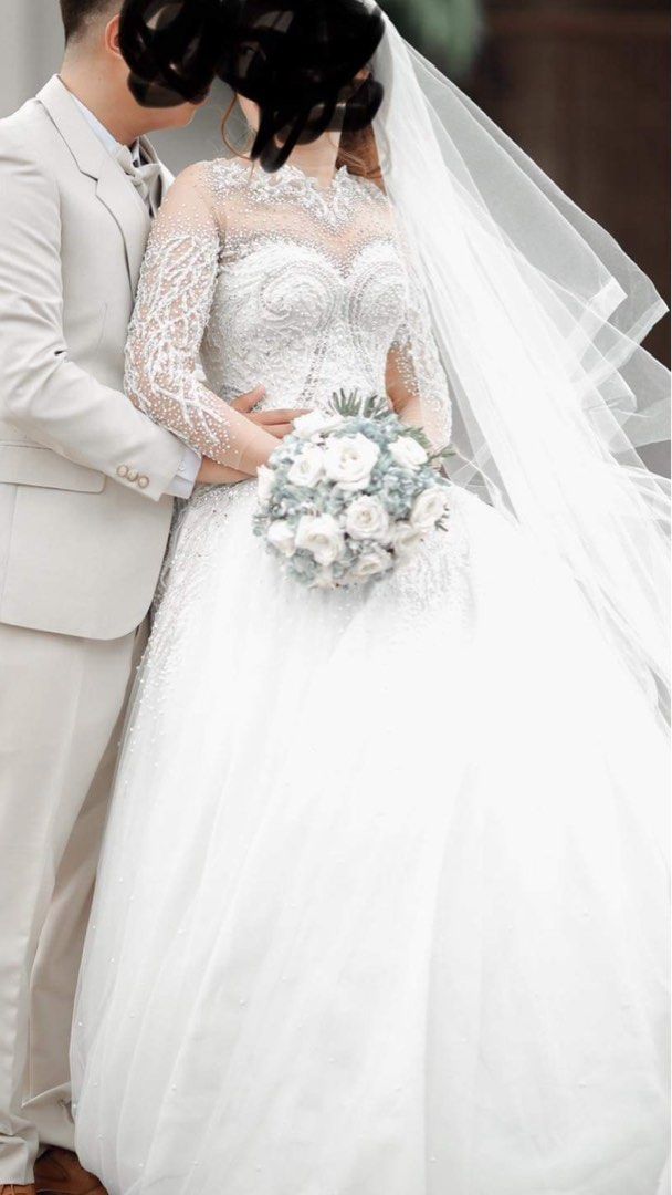 Bridal gown (Category: Evening dresses & gowns) located in San Pedro. Submitted by ginasantiago (Listing ID 1265529546, Image 3). Description: Selling for a friend Measurements to follow.