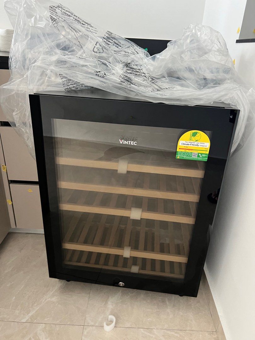 Vintec Wine Chiller vws050SBA, TV & Home Appliances, Kitchen Appliances