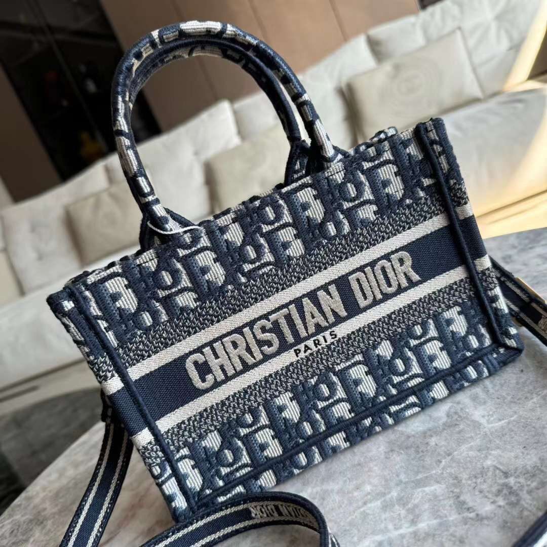 CD book tote