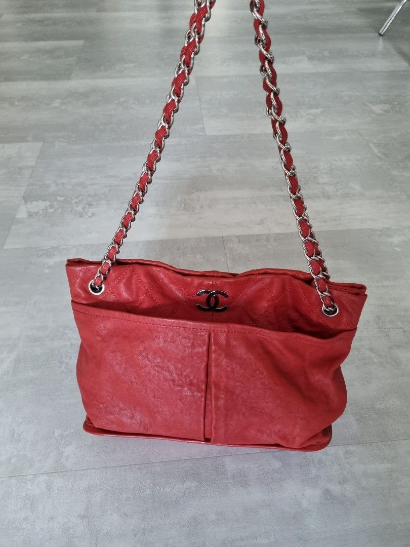 Chanel red lambskin chain, Announcements on Carousell