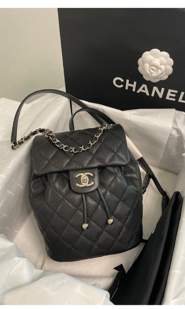 Chanel 22A small flap bag 21 cm, Luxury, Bags & Wallets on Carousell