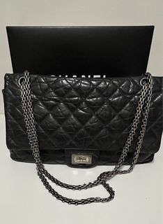 Chanel 2.55 all black chevron reissue 226, Luxury, Bags & Wallets on  Carousell