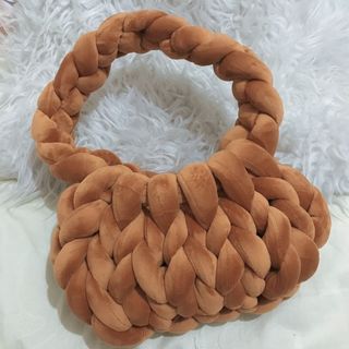 CHUNKY KNIT HAND BAG