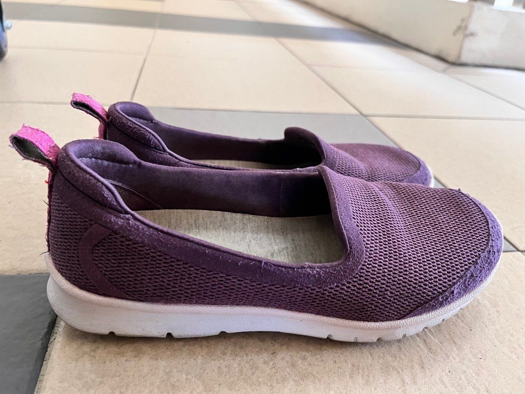 Clarks step allena lo slip on shoes Women s Fashion Footwear Sneakers on Carousell