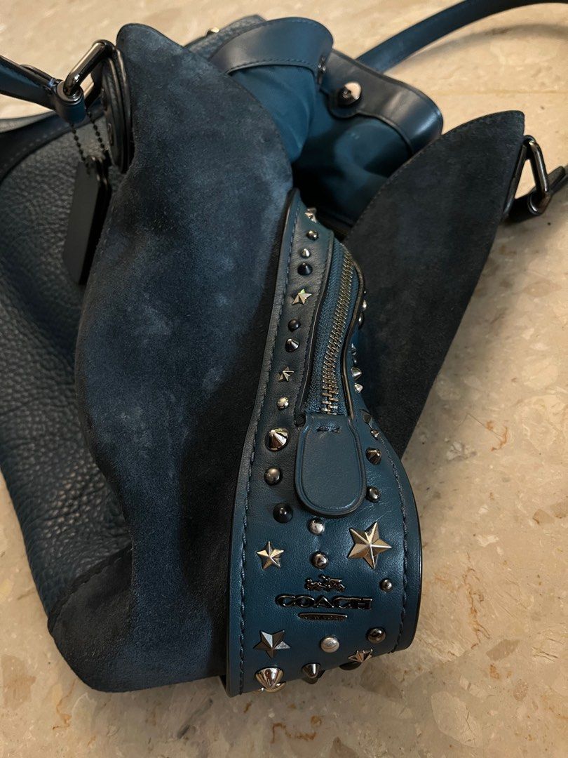 Edie shoulder bag 42 2025 in signature leather with rivets