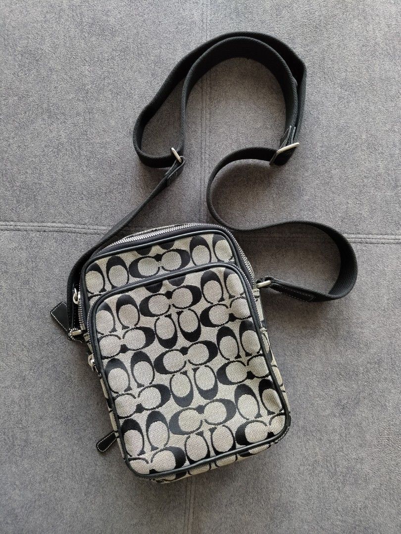 Coach signature on sale sling bag