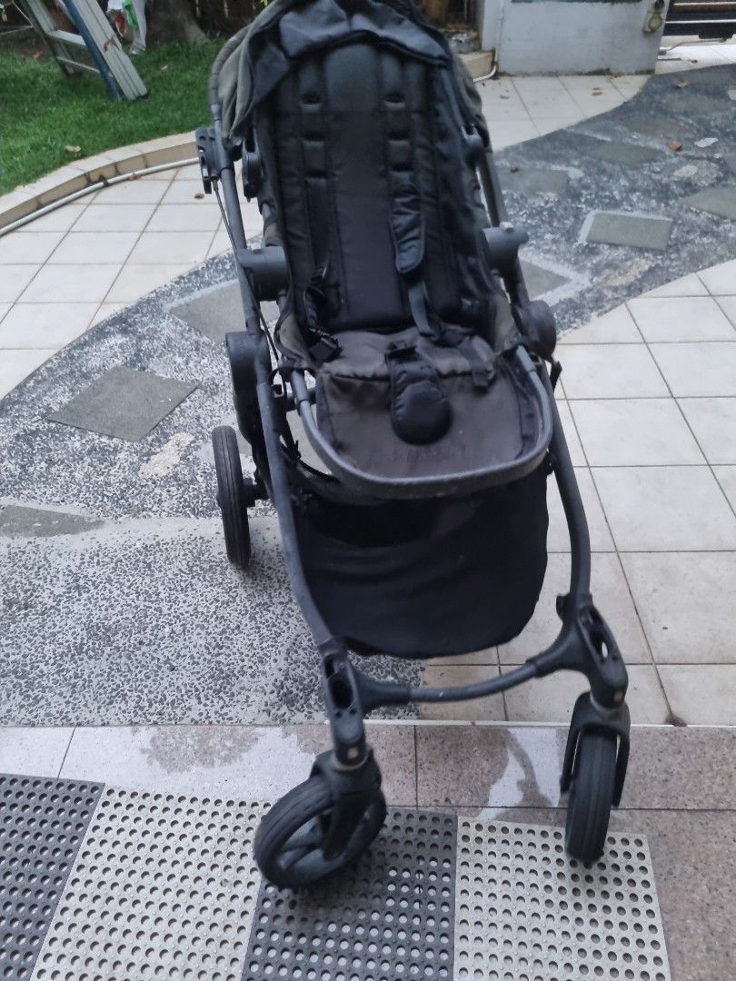 Detachable double outlet stroller