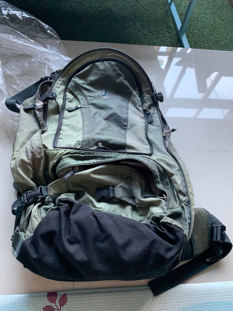 Deuter variquick 70+10 traveller backpack, Hobbies & Toys, Travel