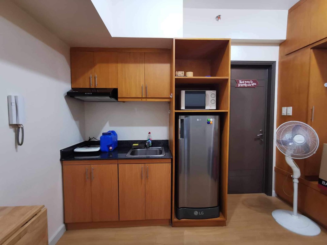 For RentFully Furnished Condominium at Peninsula Gardens Manila