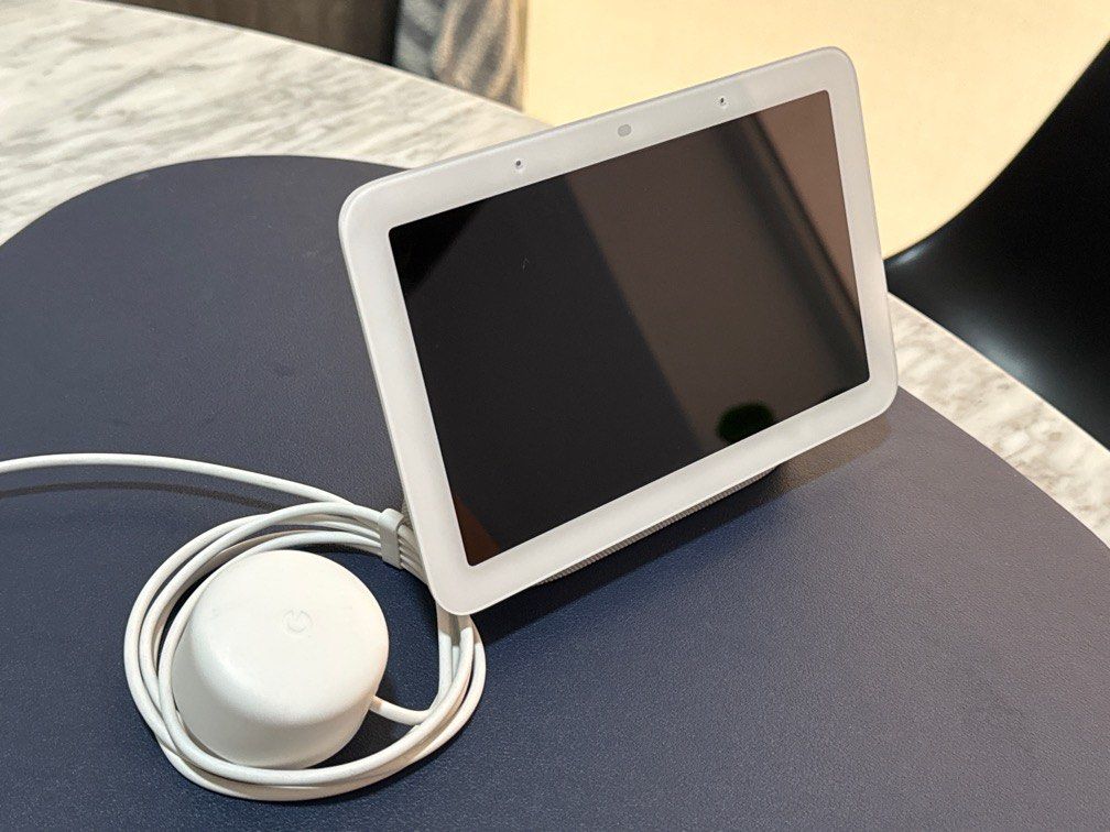 Google home hub sales headphones