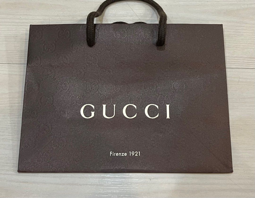 Gucci carry shop bag paper