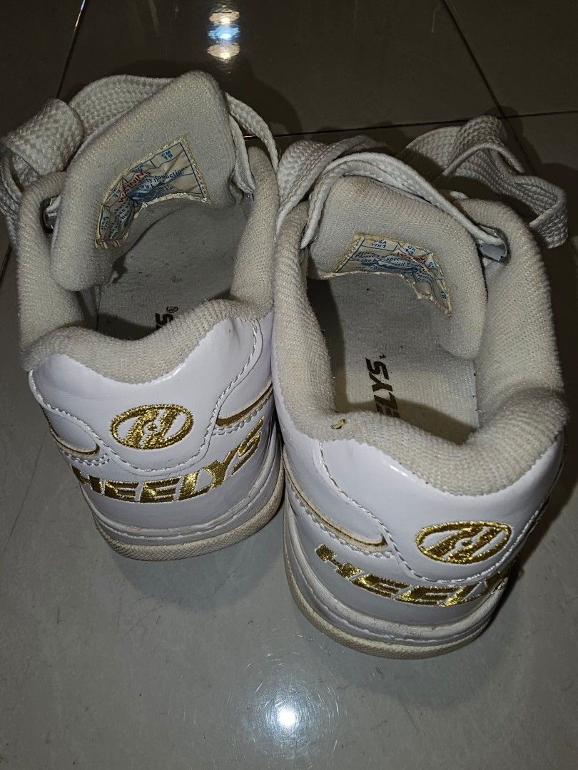 Heely shoe with roller at the back, Men's Fashion, Footwear, Sneakers